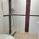 Aux 3 Domaines T2 Avec Terrasse Hyères