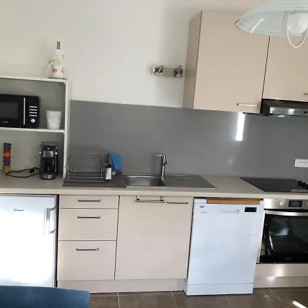 Aux 3 Domaines T2 Avec Terrasse * Hyères