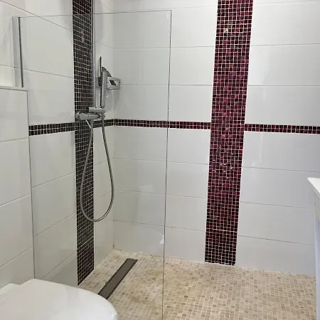 Aux 3 Domaines T2 Avec Terrasse Hyères