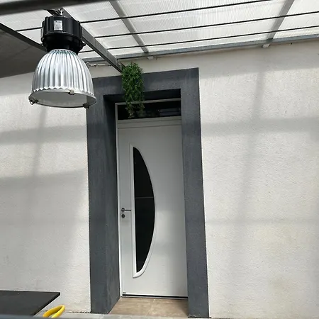 Aux 3 Domaines T2 Avec Terrasse Apartamento Hyères